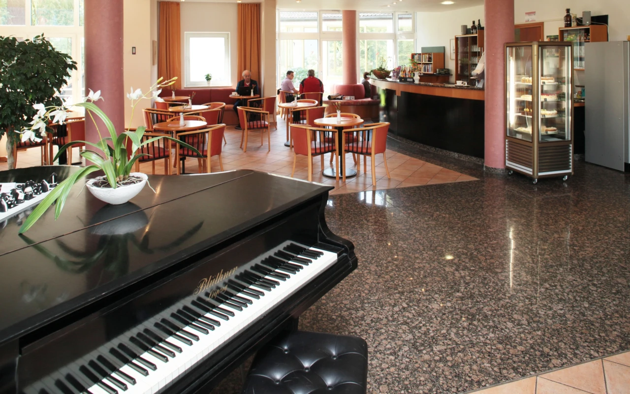 Bild Klavier in unserer Cafeteria