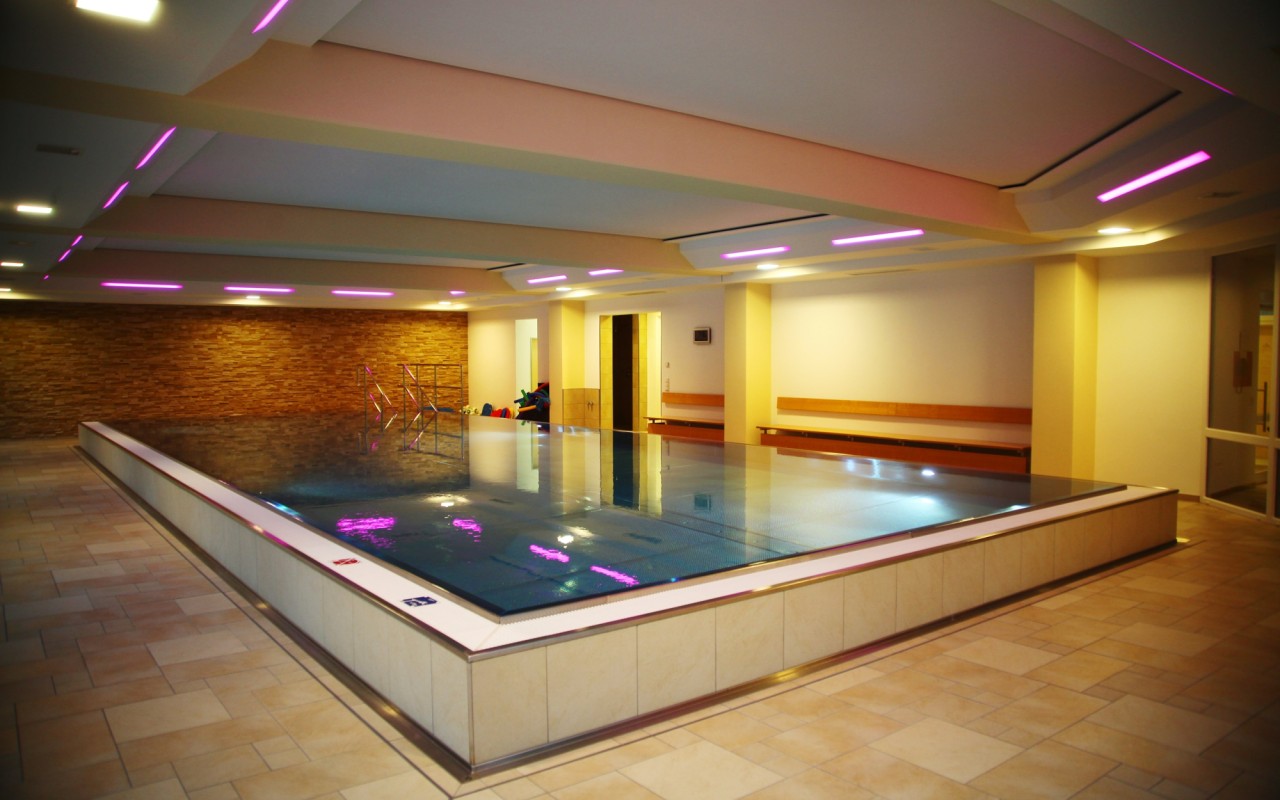 Bild Klini Prof. Schedel Schwimmbad